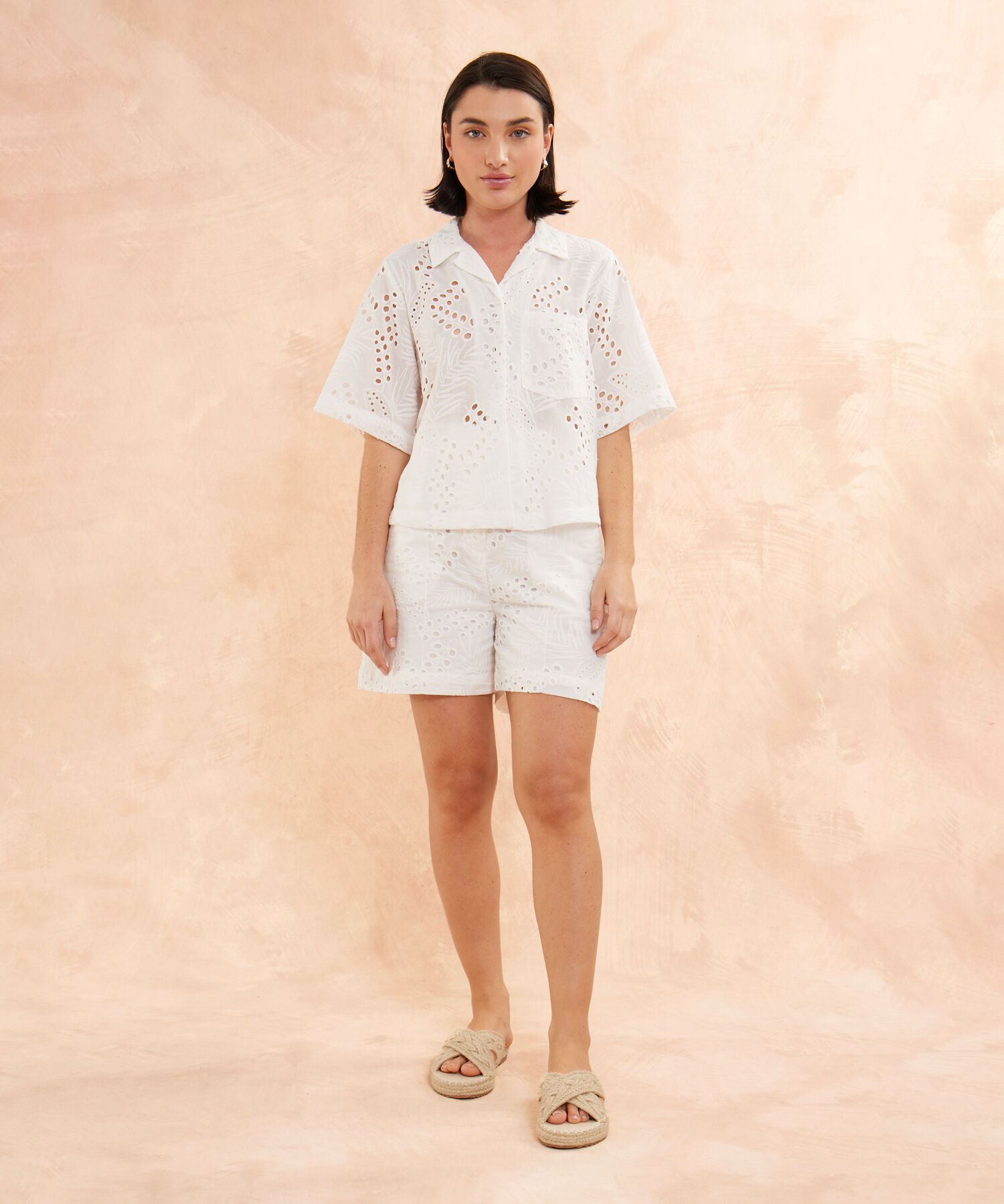 Camisa Unicolor En Ojalillo