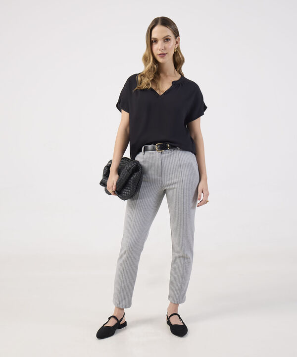 Leggins Prete&ntilde;ido Tipo Pantal&oacute;n Con Bolsillos Laterales Y Vena En Delantero, Serena