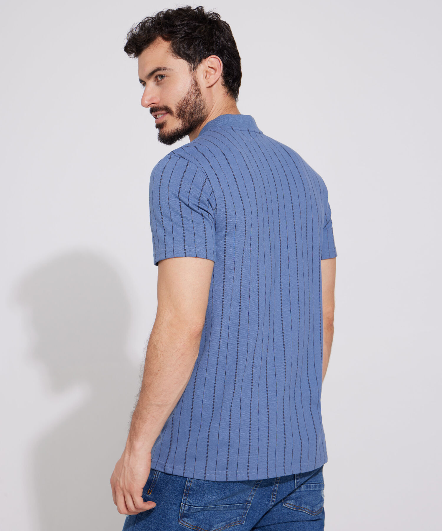 Polo Estampada, Cuello Mao Tejido Con Textura, Silueta Slim Fit