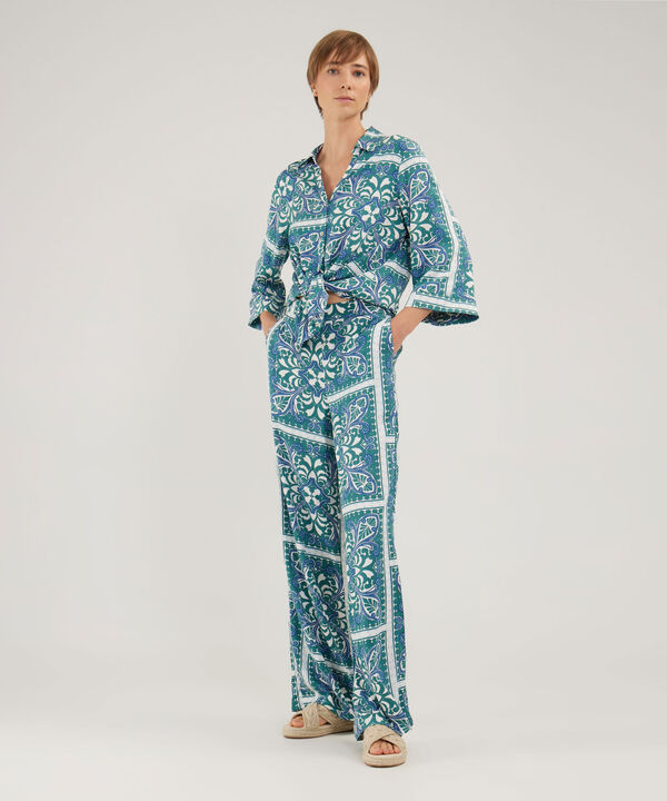 Pantalon Estampado Con Bolsillos Laterales, Quiebre En Frente Y Pretina Resortada En Posterior