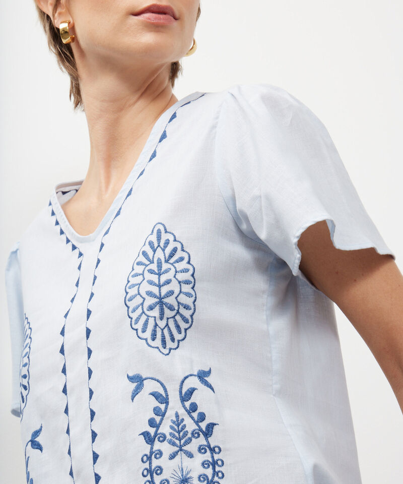 Blusa Manga Corta, Escote En V Con Bordado