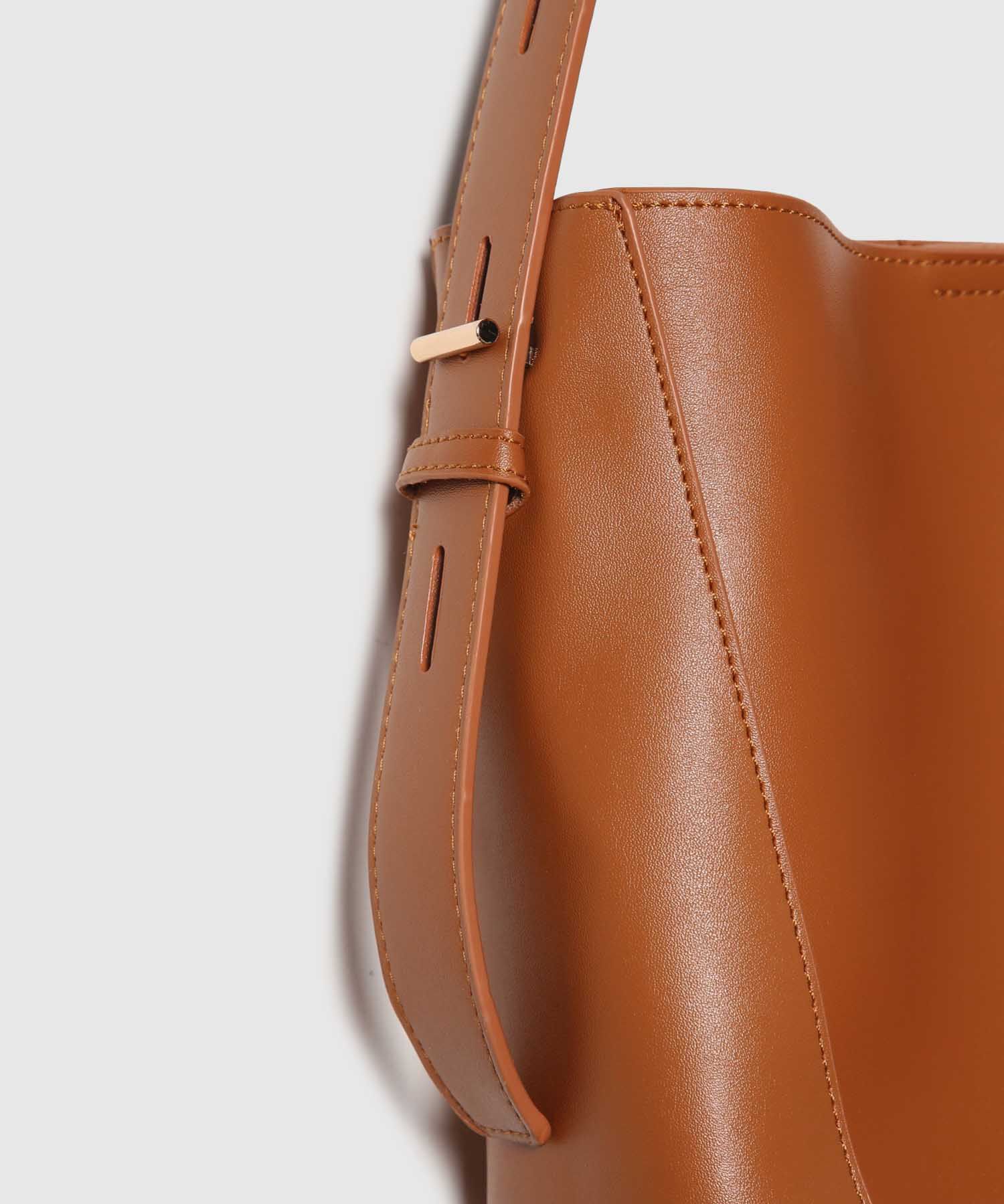 Bolso de Mano en Efecto Cuero