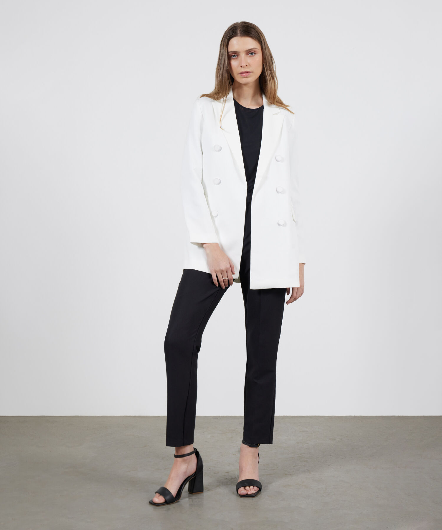 Blazer Abierto Con Botones Decorativos