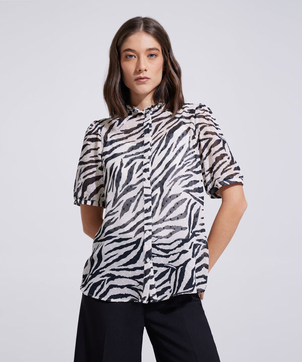 Blusa Manga Corta Cuello Ruche  Con Top Interno Fit Missy