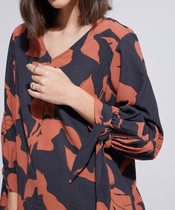 Blusa Manga ¾ Con Estampado De Hojas