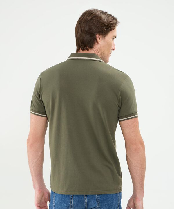 Polo Cuello Y Puños Tejidos En Color
