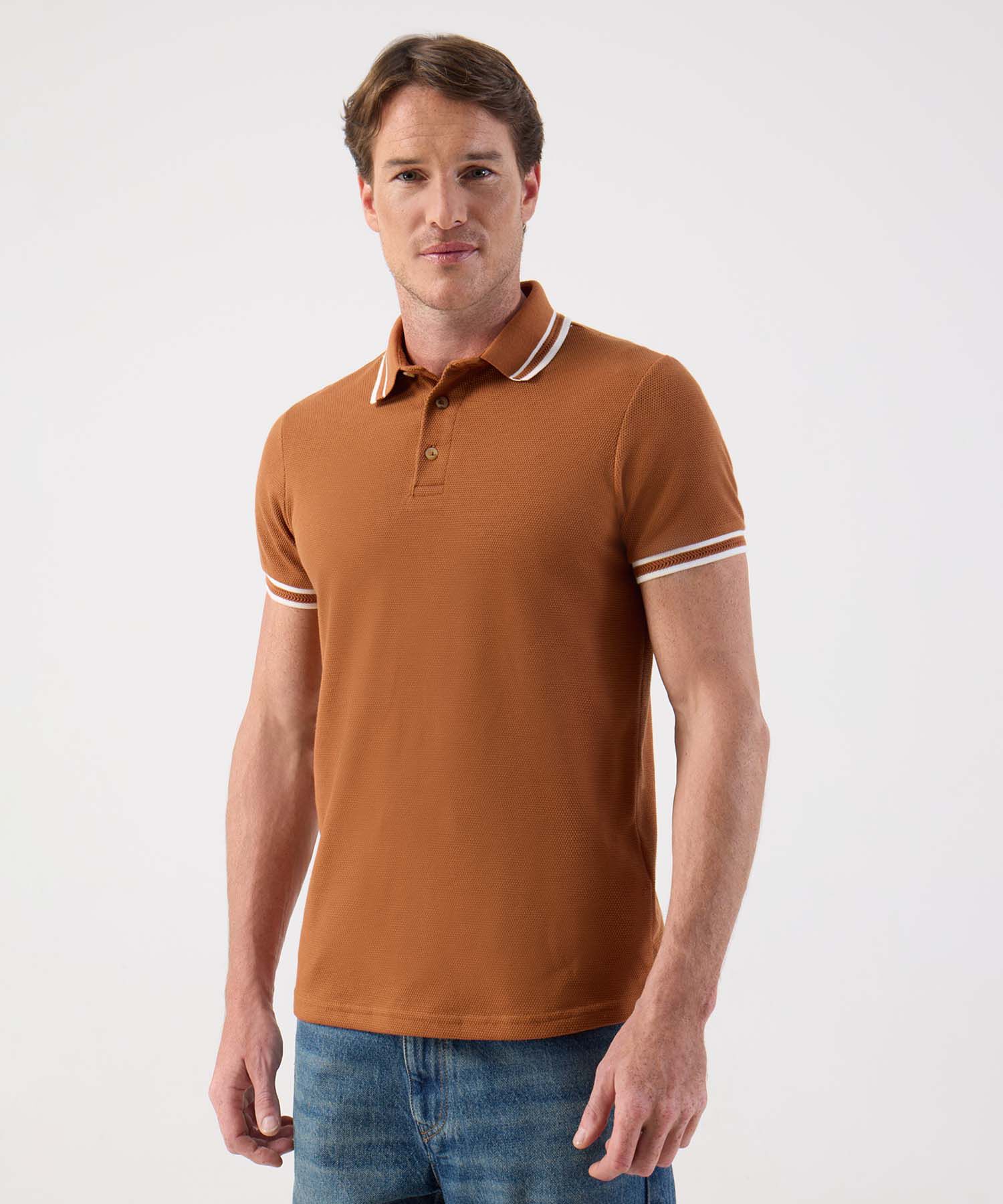 Polo Clásico con Detalles Acanalados en Contraste Para Hombre