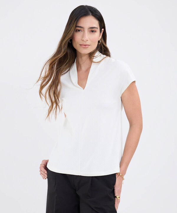 Camistea Texturizada Cuello V image number null