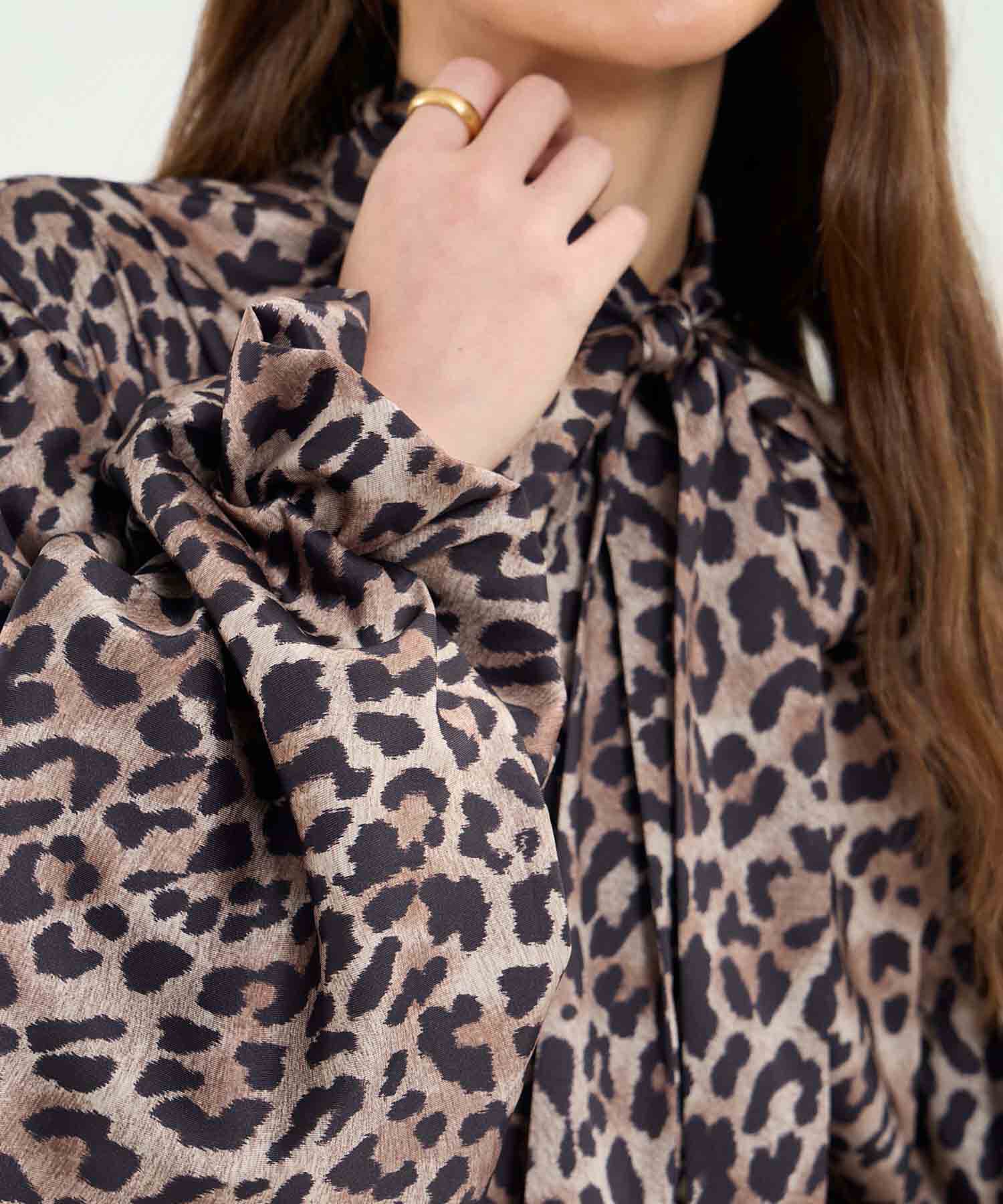 Blusa Manga Manga Larga Estampada Con Corbata