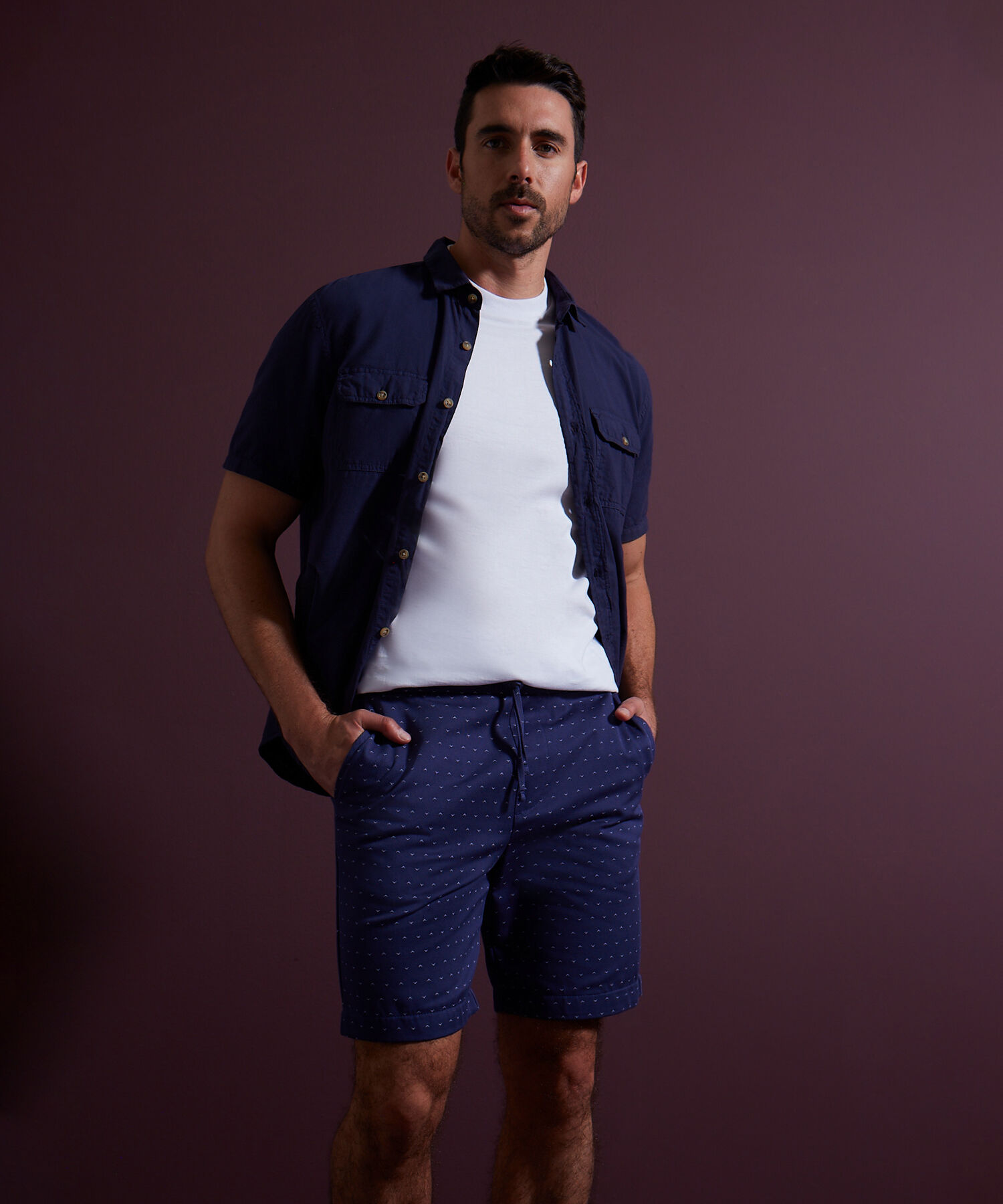 Bermuda Estampada Con Cintura Elástica, Bolsillos Laterales, Cordón Ajustable Y Silueta Regular Fit