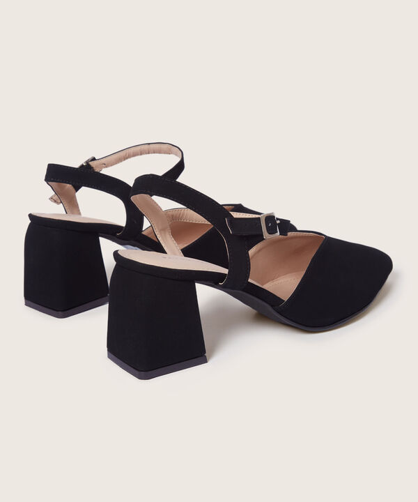 Tacones de punta con correa
