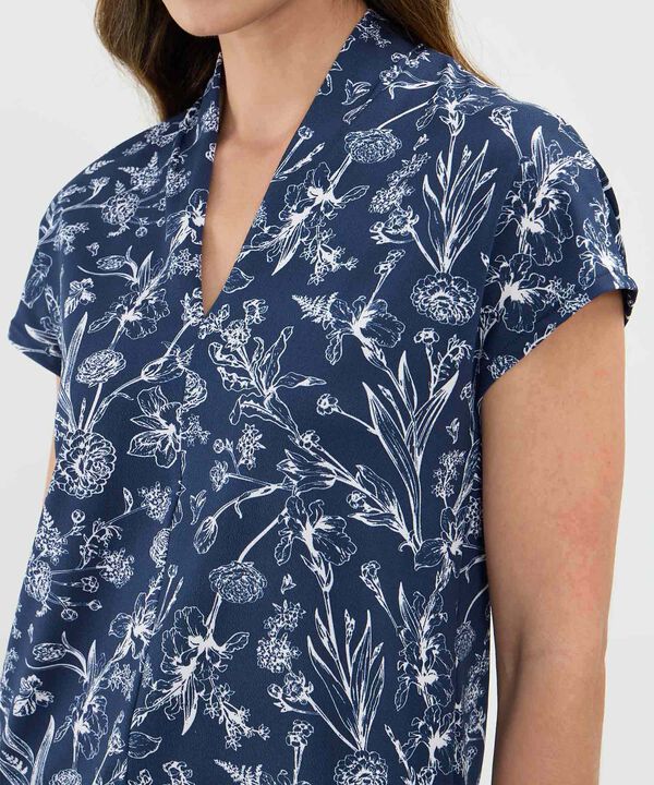 Camiseta Estampada Cuello en V image number null
