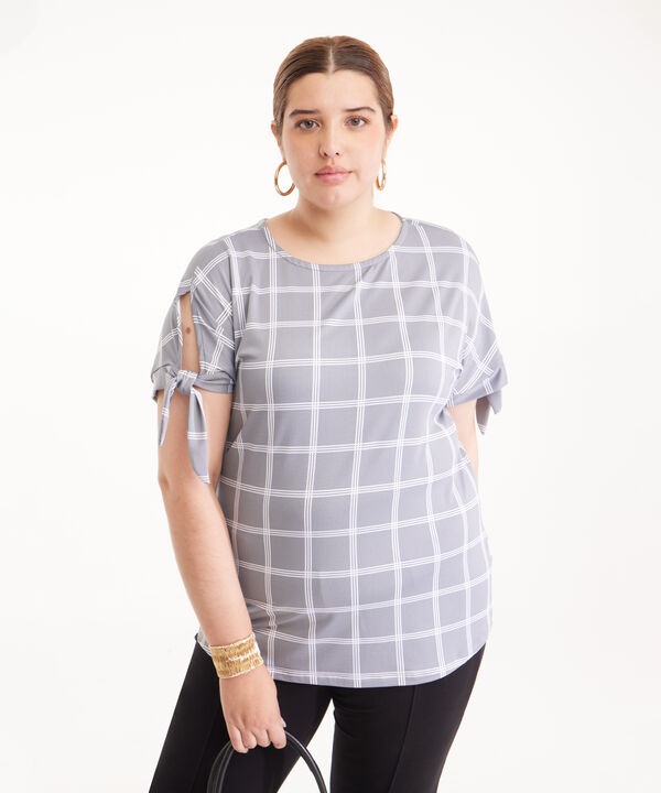 Camiseta Estampada Cuello Redondo, Manga Corta Con Abertura Y Anudado