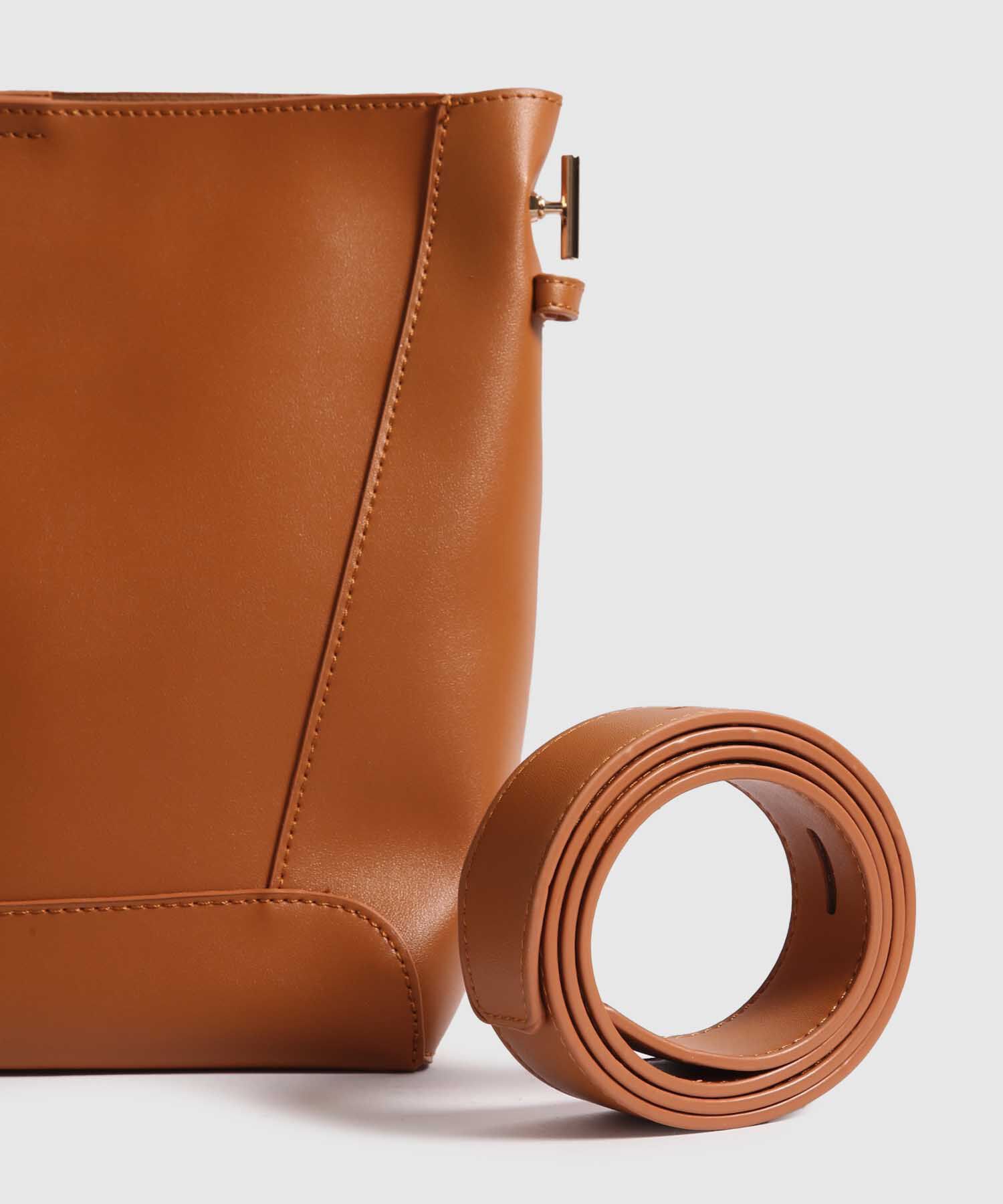 Bolso de Mano en Efecto Cuero