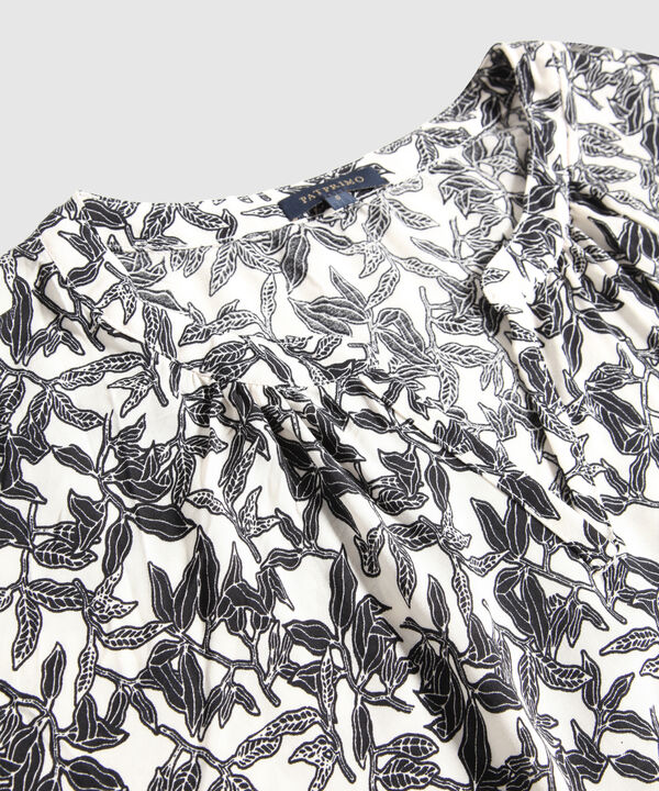 Blusa Escotada Estampado Botánico image number null