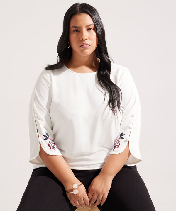 Blusa Manga ¾ Con Bordado