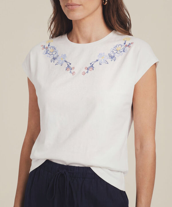 Camiseta con Bordado en Escote para Mujer