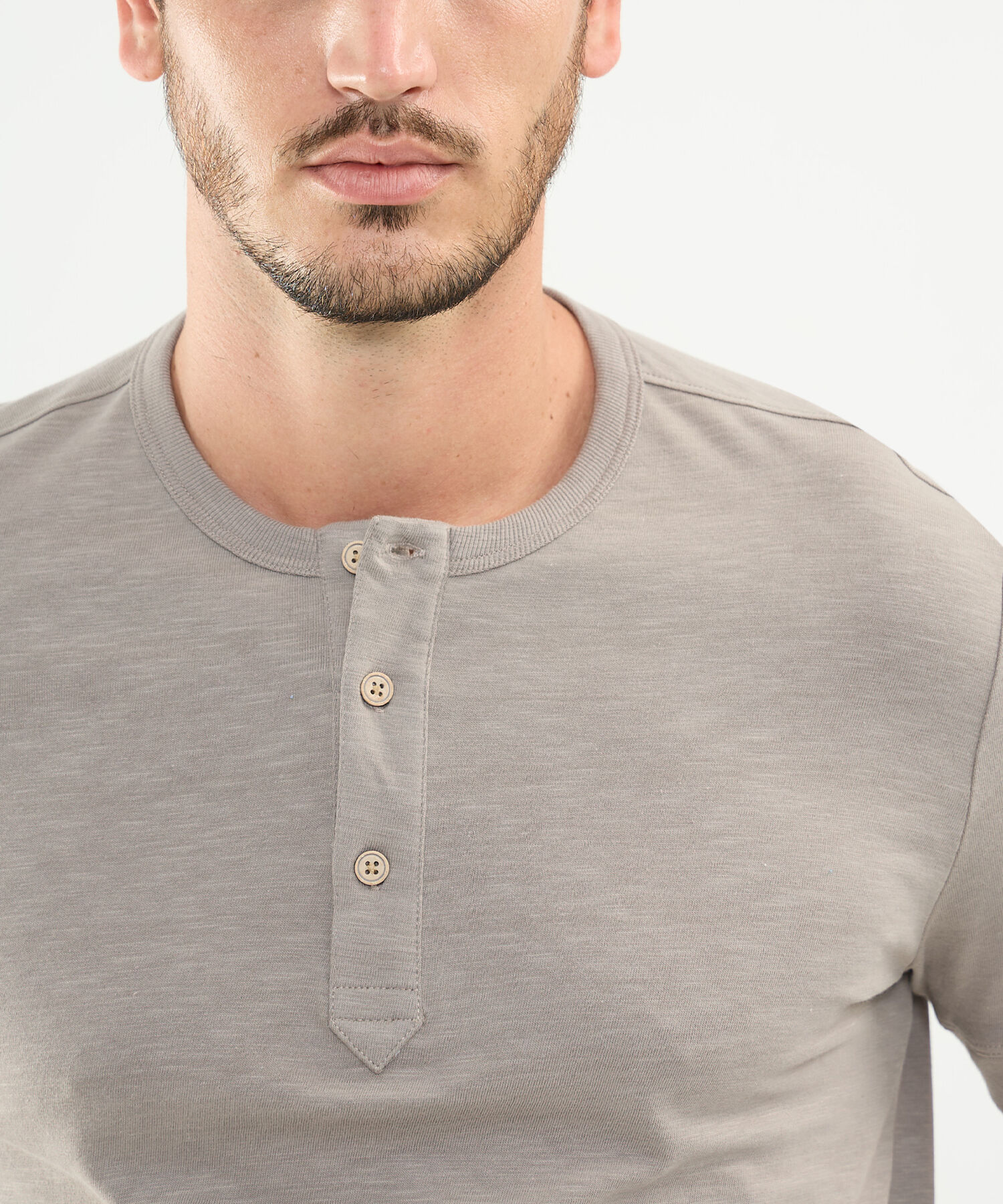 Camiseta Cuello Henley