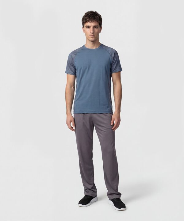 Camiseta Deportiva Con Detalle En Mangas 