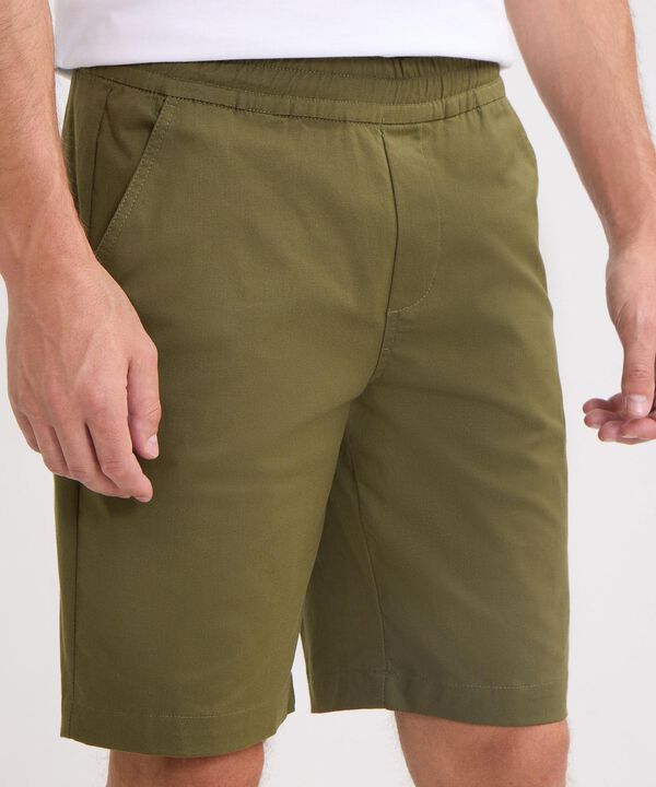 Bermuda Unicolor Con Pretina Encauchada Y Cordón Interno image number null