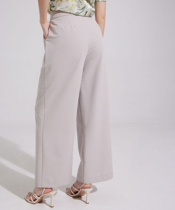 Pantalón Unicolor Bota Amplia