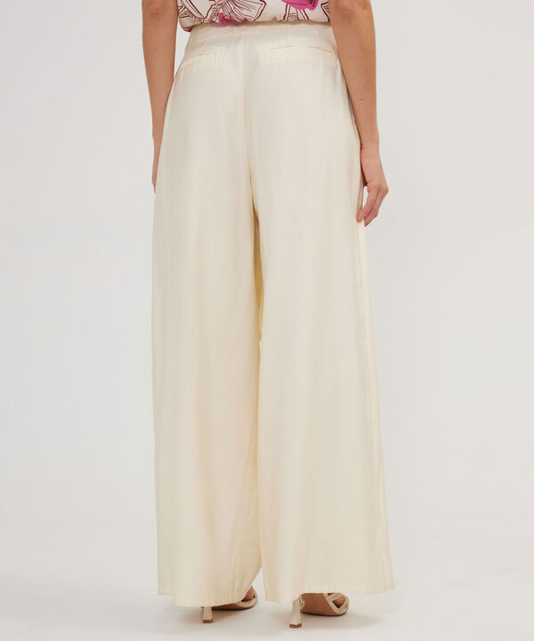 Pantalon Unicolor Con Sobrecapa
