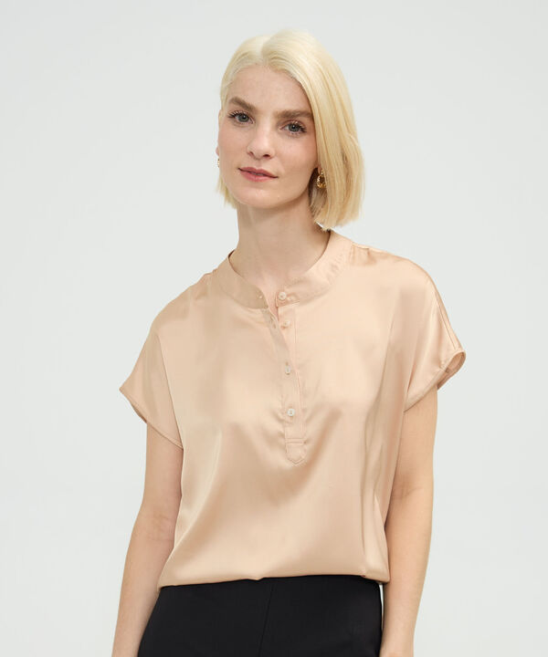 Blusa Cuello Nerú Y Media Pechera Unicolor image number null