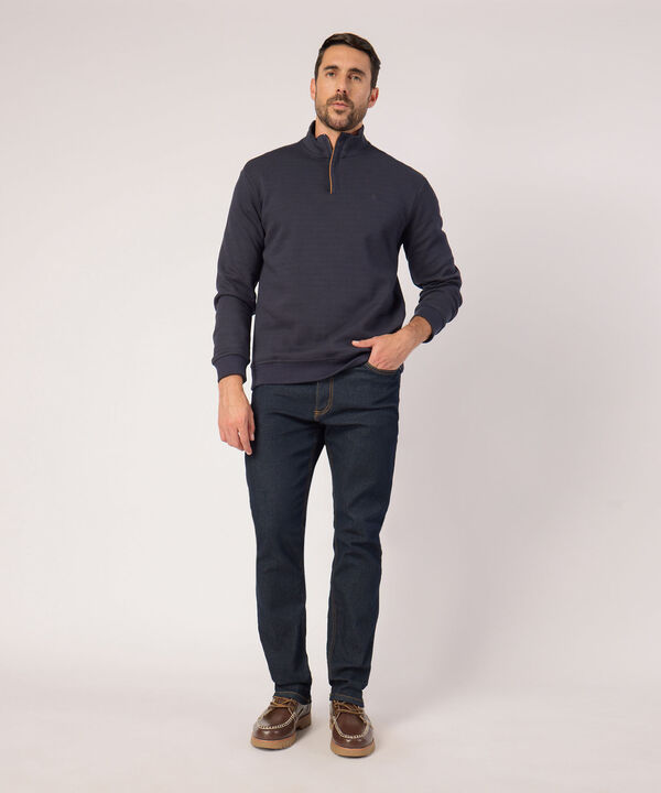 Buzo Unicolor Con Cuello Alto  image number null