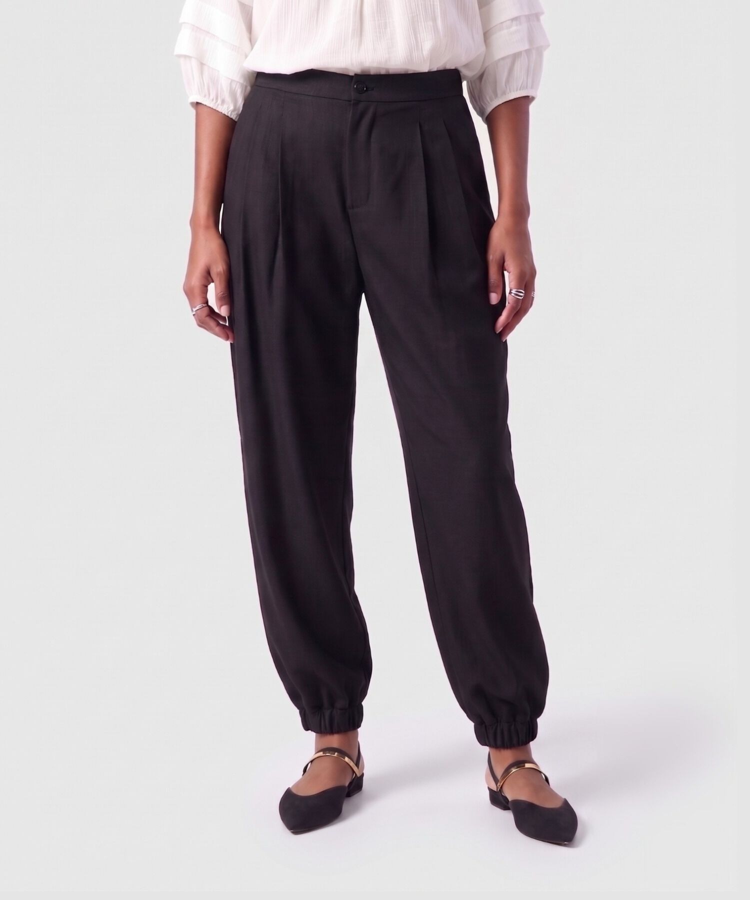 Pantal&oacute;n de Mujer con Pinzas y Tobillo Ajustado