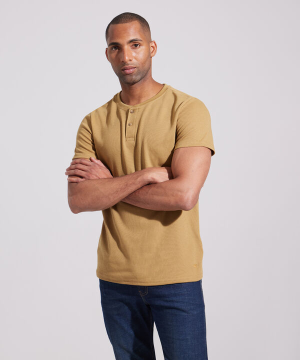 Camiseta Manga Corta Unicolor Cuello Henley