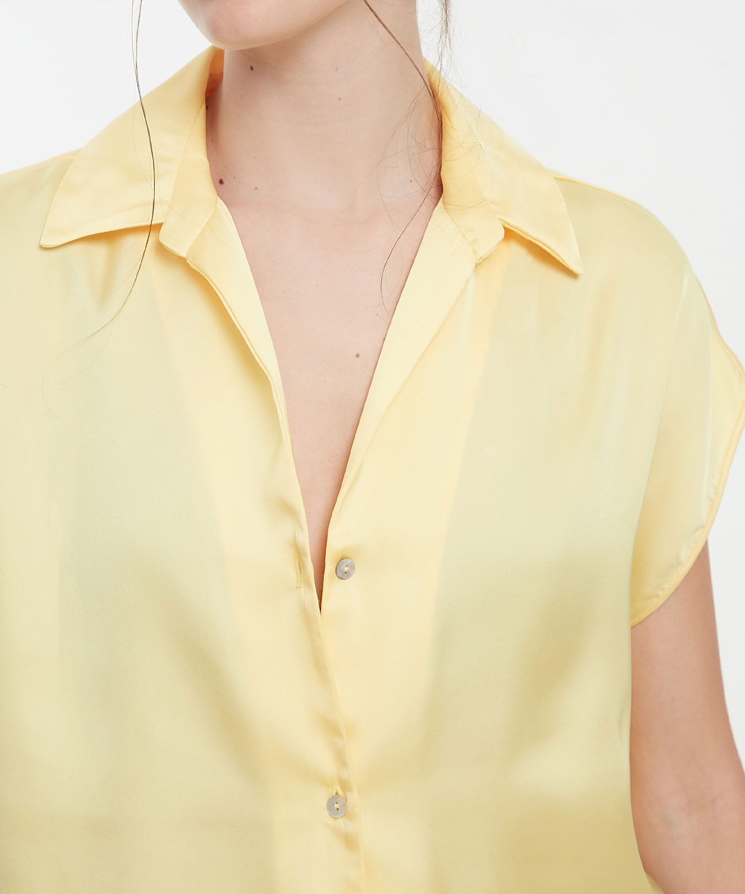 Blusa Tipo Camisa Manga Corrida Unicolor