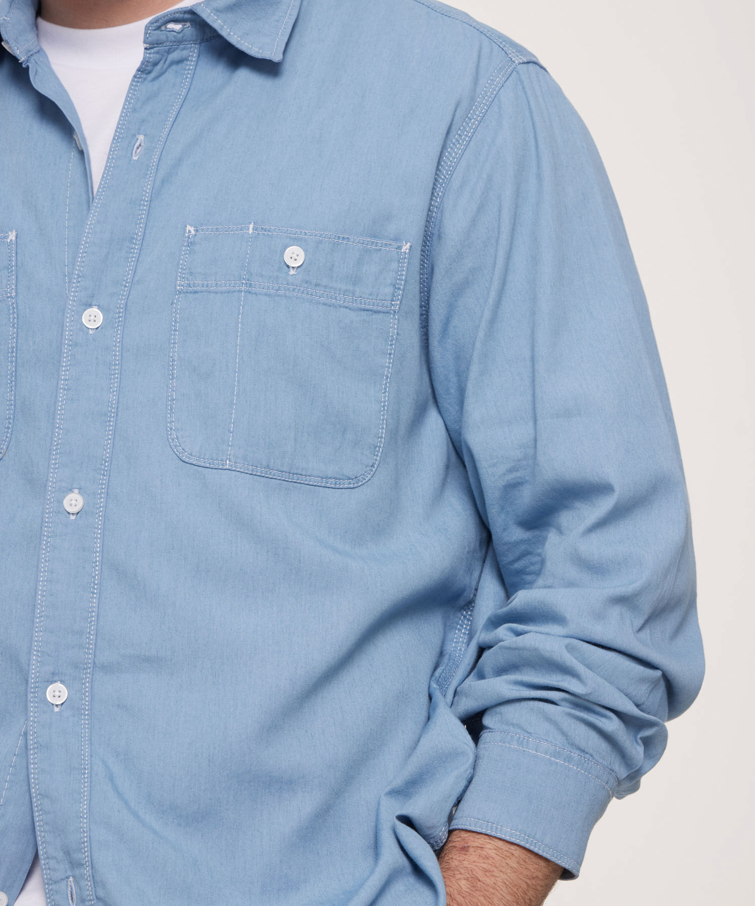 Camisa Camisa Masculina Con Bolsillos Tono Claro.