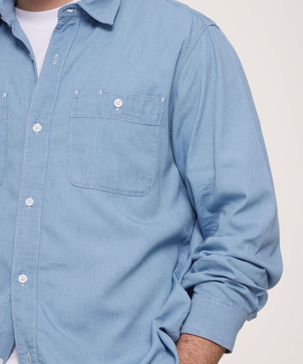 Camisa Camisa Masculina Con Bolsillos Tono Claro.