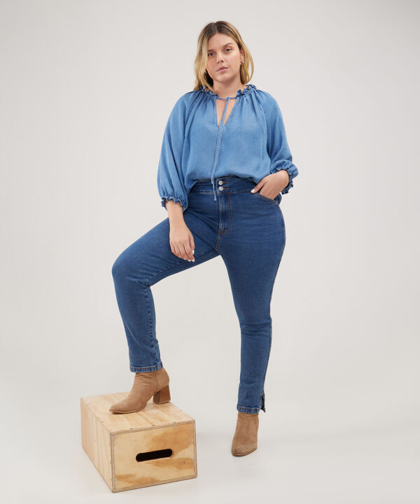 Blusa Tono Azul Medio Claro Con Elastico En Puños Y Cordón En Tela Cuerpo