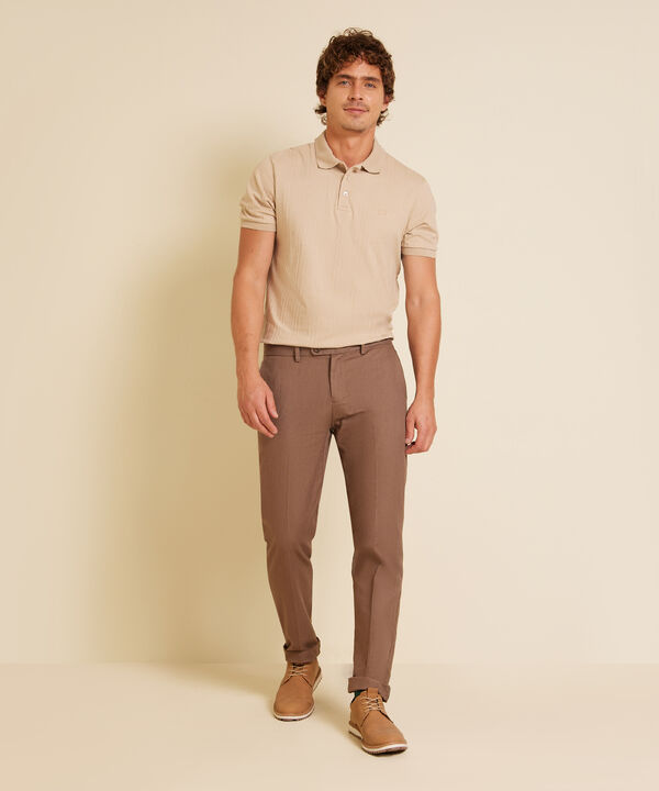 Polo Unicolor Con Textura Cuello Y Puños Tejidos Sin Bolsillo Con Silueta Regular Fit