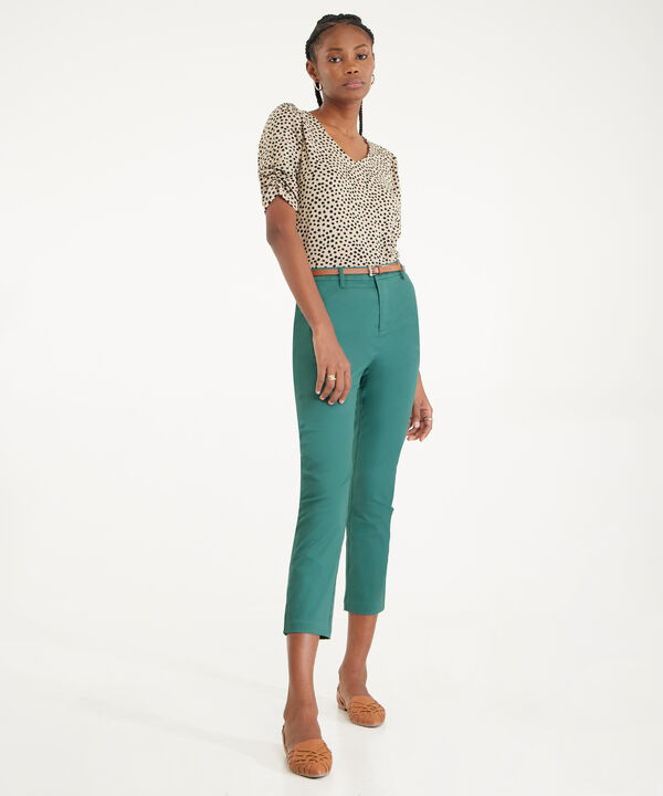 Pantalón Chino Unicolor Con Cinturón image number null