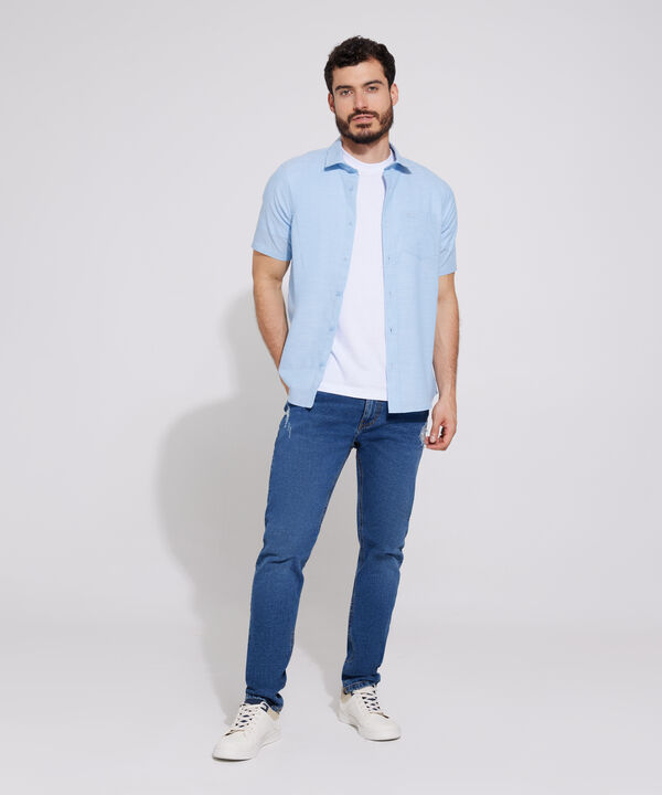 Camisa Unicolor Manga Corta Con Bolsillo Y Silueta Slim Fit