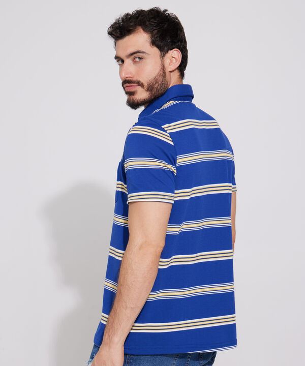 Polo Preteñida, Cuello Duro Con Bolsillo Y Silueta Regular Fit