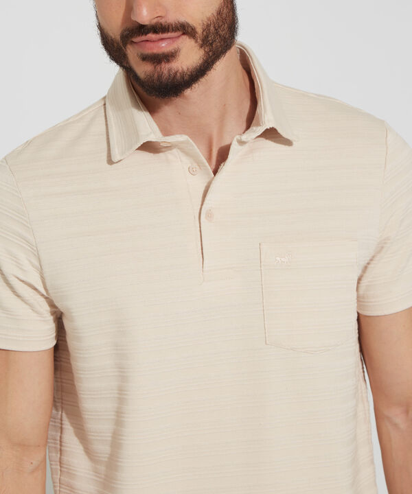 Polo Unicolor Textura, Cuello Maquina Duro Con Bolsillo Y Silueta Slim Fit