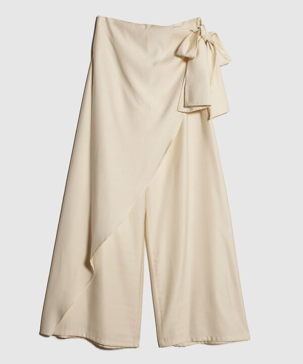 Pantalon Unicolor Con Sobrecapa
