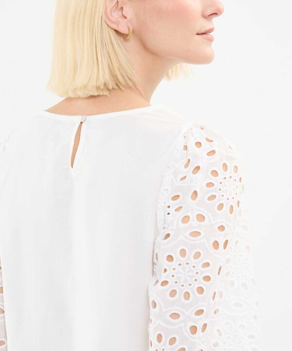 Blusa con Ojalillo