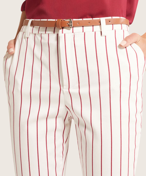 Pantalón Chino Estampado Con Cinturón image number null