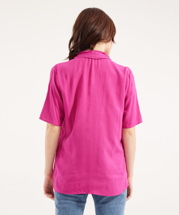 Blusa con Cuello Corbatero