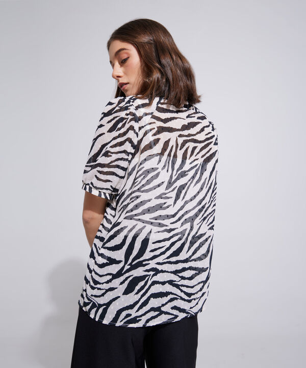 Blusa Manga Corta Cuello Ruche  Con Top Interno Fit Missy