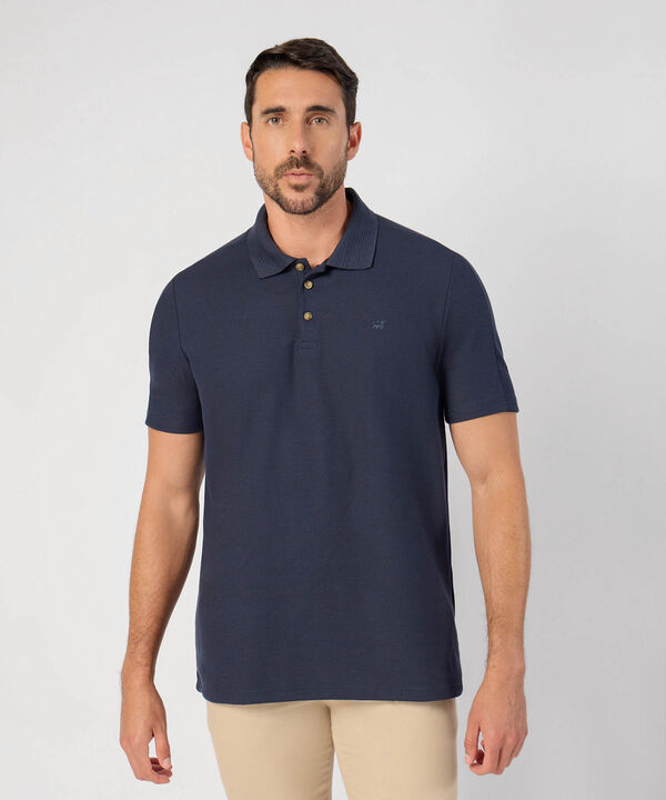 Polo Unicolor Con Detalle En Cuello  image number null