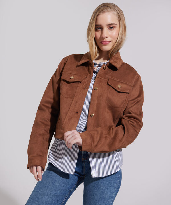 Chaqueta Corta Con Botones En Frente