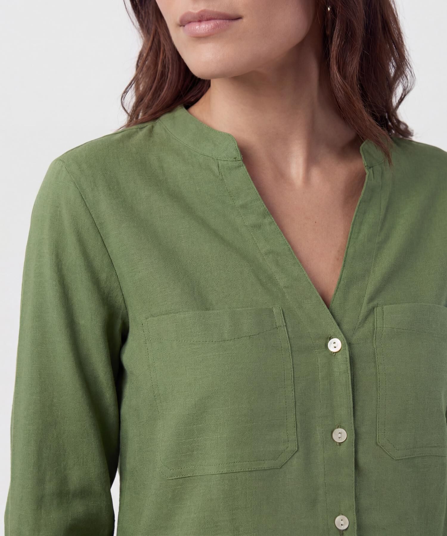 Blusa Fluida Con Bolsillos Frontales