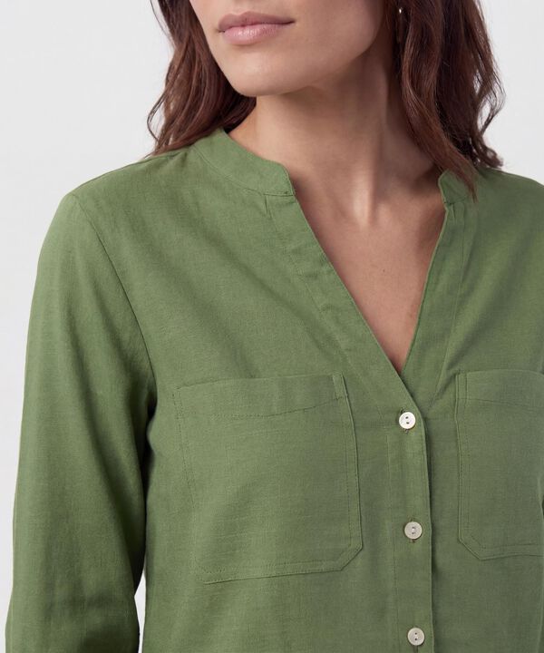 Blusa Fluida Con Bolsillos Frontales