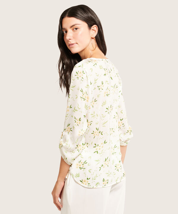Blusa Manga 3/4 Con Escote V Estampada image number null
