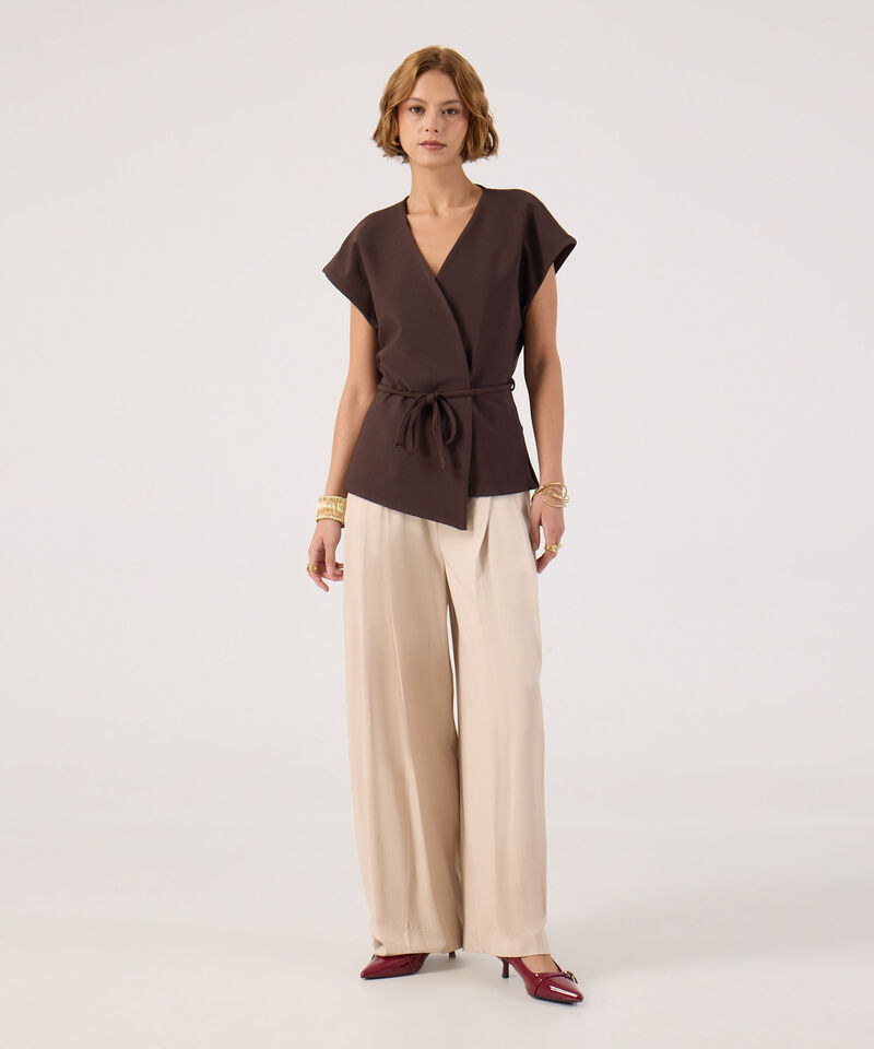 Blusa unicolor con cinturon 